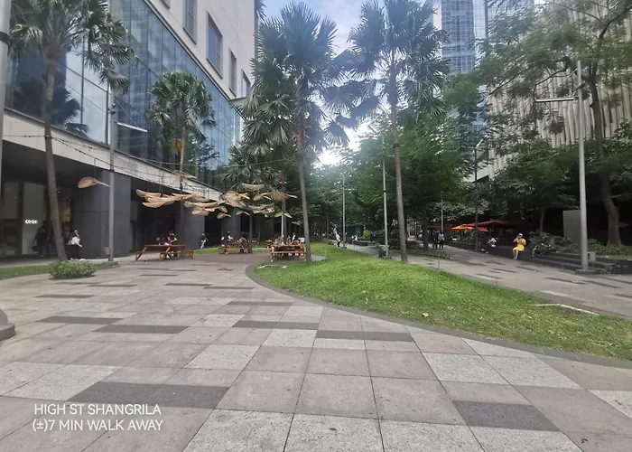 Caleze Avant At The Bgc * Manila