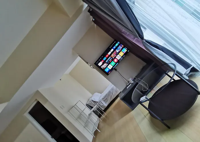 Caleze Avant At The Bgc Apartment Manila