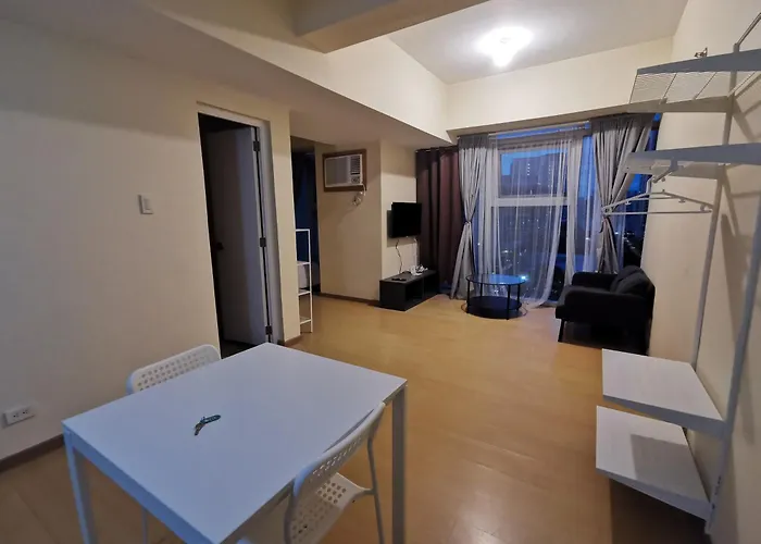 Caleze Avant At The Bgc Apartment Manila
